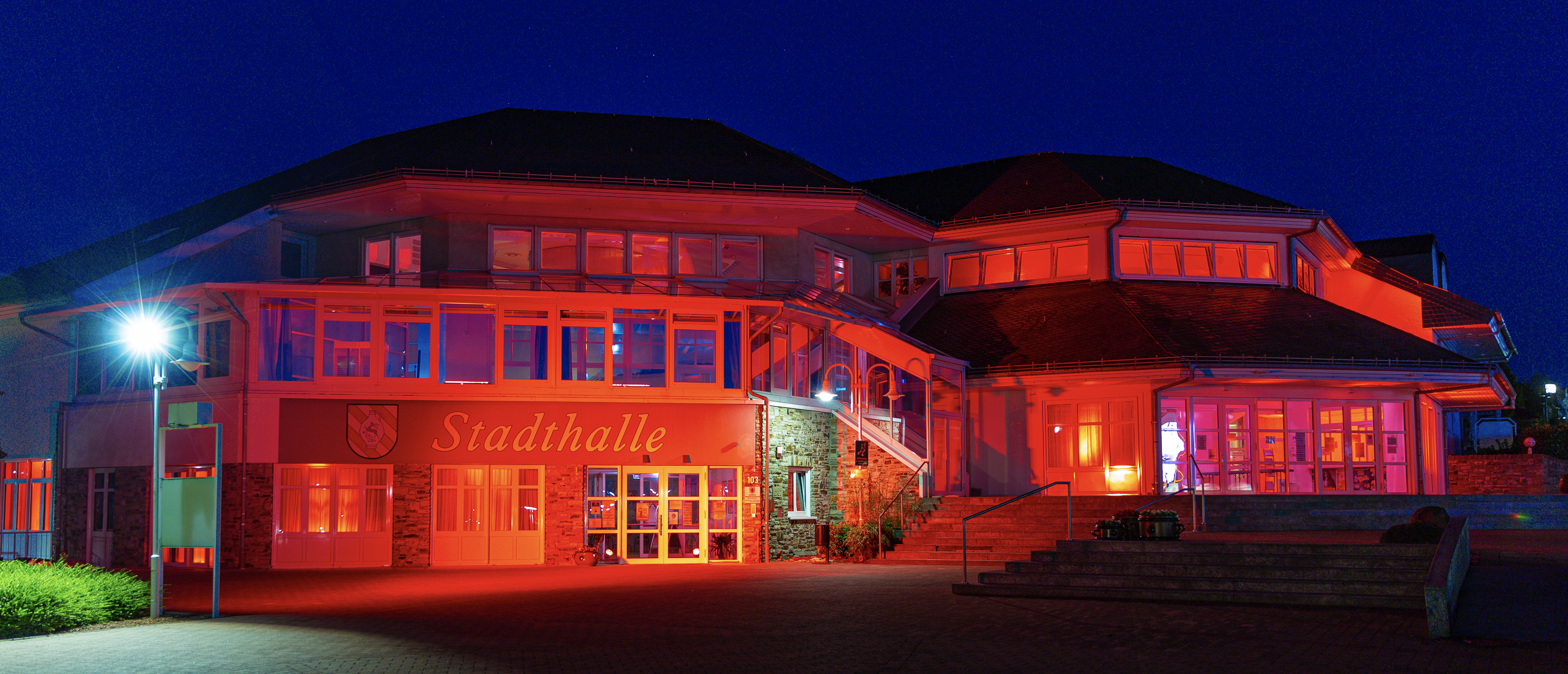 PLATZHALTER_Stadthalle_rot